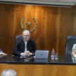Ampañaron al disertante, la directora de la Dirección de Derecho Ambiental, abogada Anaya Arrúa y el abogado Ezequiel Santagada. 