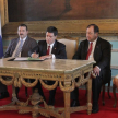 El presidente Horacio Cartes firma el acta de juramento del nuevo integrante de su Gabinete.