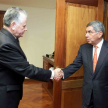 El presidente Víctor Núñez dio la bienvenida al jefe de Misión de Observación, Óscar Arias.