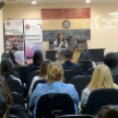 La coordinadora general de la Secretaría de Educación en Justicia licenciada Amada Herrera dio la bienvenida a los estudiantes de la Universidad Nacional de Asunción