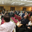 Los participantes escuchan atentamente las explicaciones del Dr. Raúl Gómez Frutos.