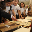 Los alumnos observaron el Archivo del Terror que contiene las pruebas del régimen dictatorial de nuestro país.