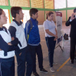 Los estudiantes del Colegio Nacional Pedro Juan Caballero con el doctor Alberto Peralta durante la charla.
