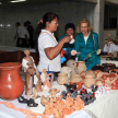 La ministra recorrió los diferentes stands para felicitar a las artesanas por el Día de la Mujer Paraguaya.