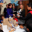 La vicepresidenta segunda, doctora Miryam Peña, entregó obsequios a los niños.