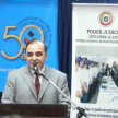 El doctor Rigoberto Zarza, director del Sistema de Facilitadores Judiciales, dirigiéndose a los jóvenes.