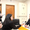 La visita guiada estuvo a cargo del jefe de la Oficina Regional de Asunción, Ismael Corrales, quien acompañó a los estudiantes a conocer las oficinas.