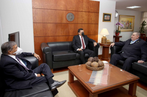 El encuentro se desarrolló en el despacho presidencial de la máxima instancia judicial ubicado en el Palacio de Justicia de Asunción.