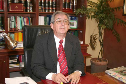 El ministro José Torres Kirmser emitió un discurso durante el acto.