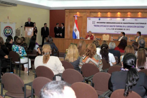 El presidente de la Corte Suprema de Justicia, doctor Víctor Núñez quien destacó la importancia de la actividad para erradicar la discriminación por tema de género