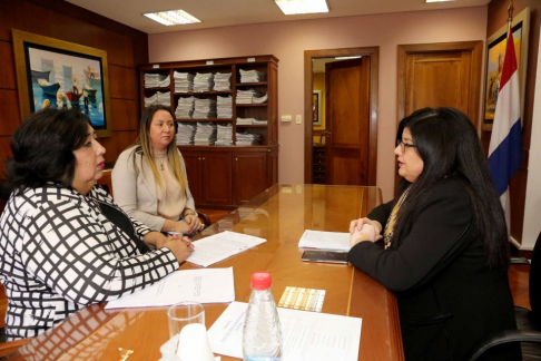 La reunión se llevó a cabo en el despacho de la ministra de la CSJ, ubicado en el Palacio de Justicia de la Capital.
