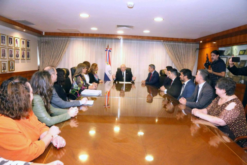 Presidente Benítez Riera recibió en audiencia a representantes de la Aidef.