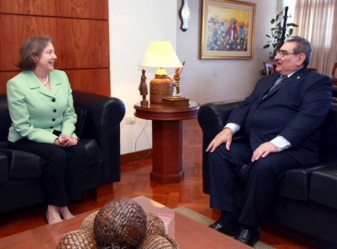 El presidente de la Corte Suprema de Justicia, doctor Antonio Fretes, mantuvo una reunión con la embajadora de Estados Unidos, Leslie Bassett.