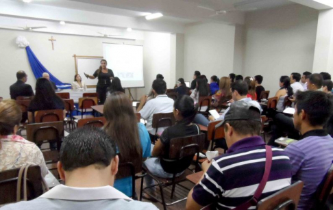 Conversatorio en la Universidad Católica de la ciudad de Pedro Juan Caballero, el pasado 6 de febrero de 2014.