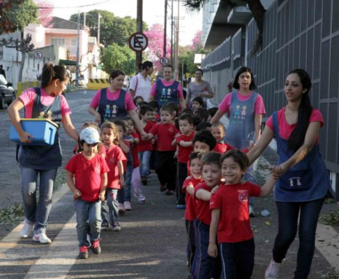 Los hijos de funcionarios del Poder Judicial participaron de una excursión a la Dirección de Instrucciones de la Municipalidad de Asunción