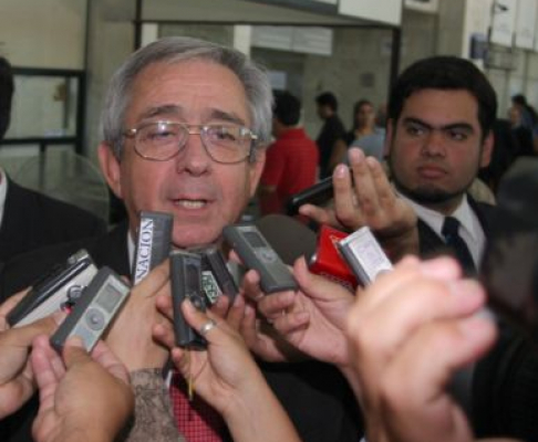 El presidente de la Corte Suprema de Justicia, doctor Raúl Torres Kirmser durante el diálogo con periodistas