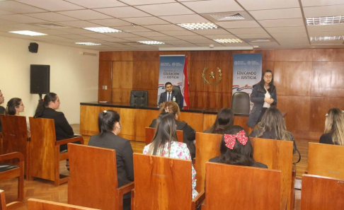 Doctora Alicia Velázquez, en representación de la oficina de Ética Judicial, brindó más detalles sobre el rol que cumple dicha dependencia dentro de la institución.