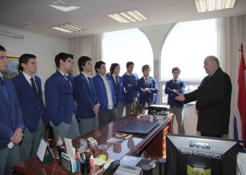 El ministro de la Corte Suprema de Justicia, doctor Luis María Benítez Riera recibió a los alumnos del San José