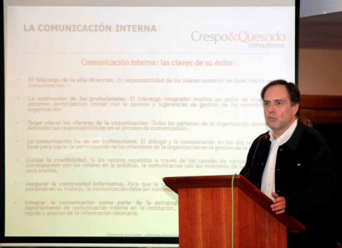 La charla que brindó el doctor Ismael Crespo se basó en el Gobierno Judicial y Políticas Públicas, Manejo de Crisis.