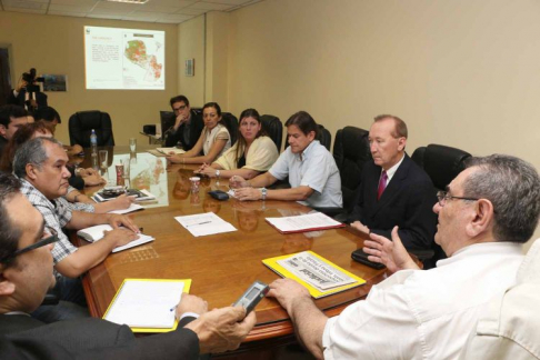 La reunión se realizó en la Dirección de Derecho Ambiental de la Corte Suprema de Justicia, en el Palacio de Justicia de Asunción.