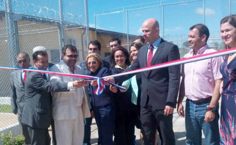 Con presencia de la ministra Alicia Pucheta esta mañana una nueva y moderna correccional para mujeres fue inaugurada en Coronel Oviedo.
