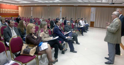 El ministro de la Corte Miguel Oscar Bajac alentó a los participantes a perseverar en el diplomado, por la importancia que significa la formación de magistrados.