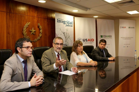 El abogado José María Costa dio la bienvenida al acto desarrollado en el Palacio de Justicia de Asunción.
