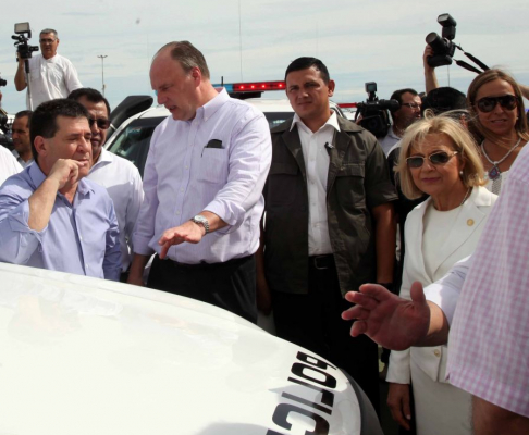 La titular de la Corte Suprema de Justicia, doctora Alicia Pucheta, participó del acto de entrega de 100 vehículos a la Policía Nacional