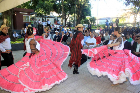 La ciudadanía disfrutó de la plaza y de la danza paraguaya