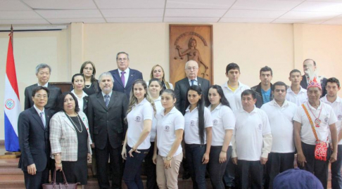 Acto de juramento de los nuevos facilitadores judiciales del distrito de Santa Fe del Paraná.
