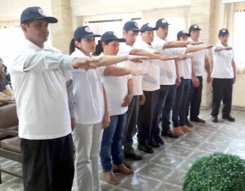 Los nueve facilitadores judiciales juraron en el distrito de Loma Grande, Circunscripción Judicial de Cordillera.