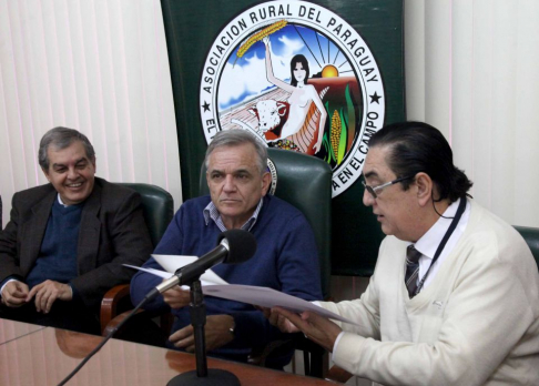 Reunión entre directivos de la Dirección de Marcas y Señales de Ganado de la Corte Suprema de Justicia y la Asociación Rural del Paraguay (ARP).