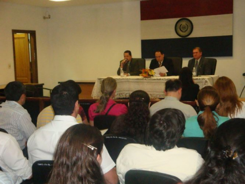 Las actividades se desarrollan en la Sala de Juicios Orales del Palacio de Villarrica