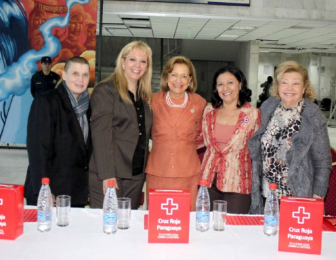 La mesa petitoria estuvo conformada por esposas de ministros y magistrados, acompañadas por la ministra Alicia Pucheta de Correa.