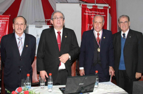 El encuentro contó con la presencia del presidente de la máxima instancia judicial, dcotor Raúl Torres Kirmser, como miembro de la Academia Paraguaya de Derecho.
