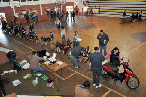La Oficina Móvil del Registro Único del Automotor realiza matriculación de motocicletas en la ciudad de Obligado.