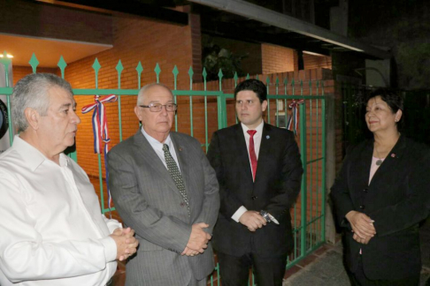 El ministro de la máxima instancia judicial, doctor Miguel Oscar Bajac participó el viernes pasado del acto de inauguración de la sede de la Asociación de Defensores Públicos del Paraguay.