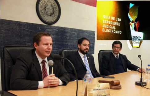 El doctor Alberto Martínez Simón fue el encargado de brindar los conceptos de la tramitación judicial electrónica en ésta última jornada.