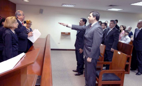 El acto de juramento estuvo encabezado por el presidente de la Corte Suprema de Justicia, doctor José Raúl Torres Kirmser, y las vicepresidentas, doctoras Alicia Pucheta de Correa y Gladys Bareiro de Módica.