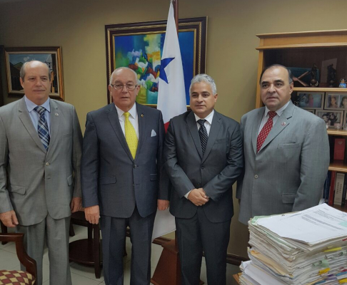 El doctor Miguel Óscar Bajac, ministro de la Corte Suprema de Justicia, participó de la actividad en Panamá.