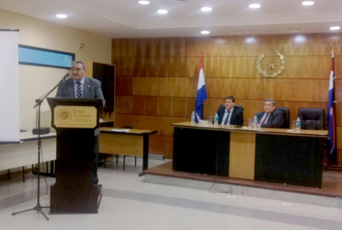 El ministro, doctor Antonio Fretes dio las palabras de bienvenida a los participantes.