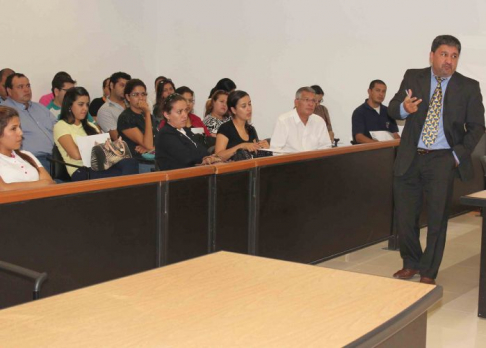 El taller estuvo dirigido a los funcionarios del Palacio de Justicia de Concepción.