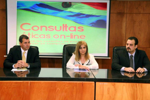 Los encargados de la presentación de las consultas On-Line.