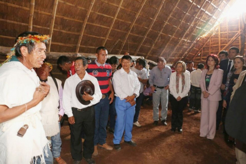 Ministras de la Corte fueron recibidas por los líderes indígenas en su templo.