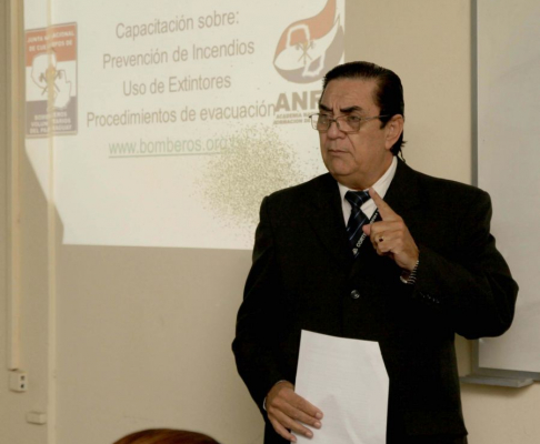 El doctor Arnaldo González Villalba, director general de la Dirección de Marcas y Señales de Ganado, destacó la realización de las jornadas de capacitación.