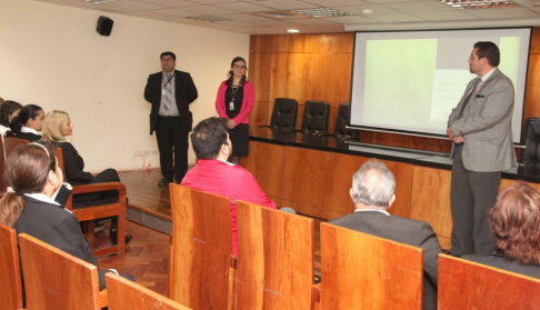 El acto fue en la Sala de Conferencias N° 1, octavo piso de la torre norte del Palacio de Justicia de Asunción.