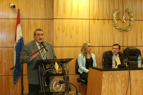 Con presencia del ministro de la Corte Suprema de Justicia doctor Antonio Fretes, se desarrolló la jornada de capacitación sobre “Trámite Judicial Electrónico” en la sede judicial de Caaguazú.