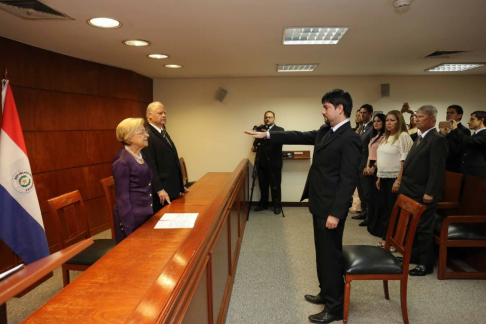 El magistrado que prestó juramento es el abogado Arnaldo Andrés Vázquez, quien se desempeñará como juez de Paz de la ciudad de Buena Vista.