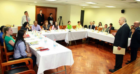 El ministro Luis Maria Benitez Riera explicó los objetivos del proyecto.