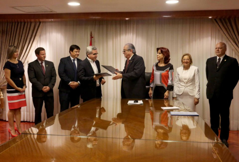 Convenio de adhesión entre AMX Paraguay y la Corte Suprema de Justicia.